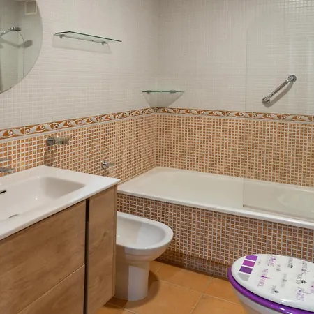 Cerca Del Centro, Y La Playa *