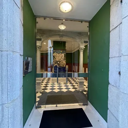 Cerca Del Centro, Y La Playa