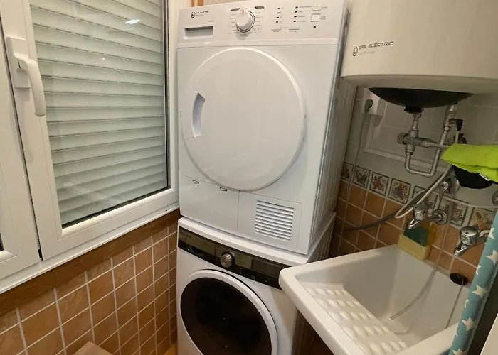 Cerca Del Centro, Y La Playa *