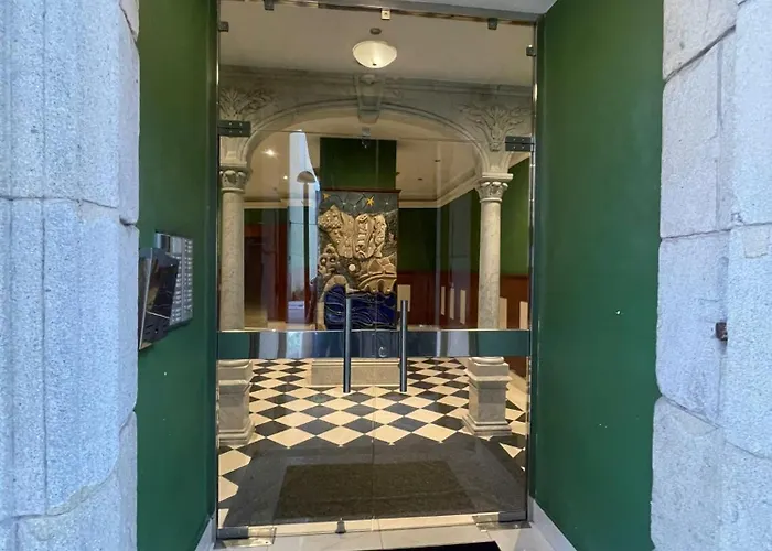 Cerca Del Centro, Y La Playa